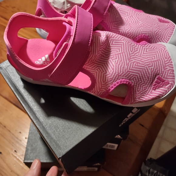 New in box Adidas water shoe sandal sz 5 pink - Picture 4 of 7